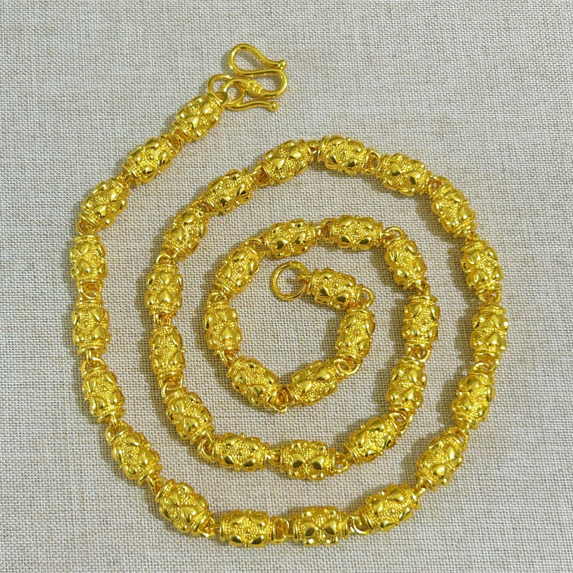 

The sand gold pumpkin love necklace will not fade for a long time, and the imitation gold jewelry will be hollowed out and domineering for men.