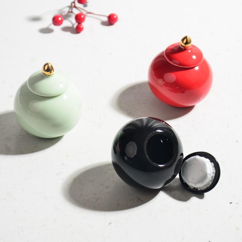 Small Ceramic Powder Salt Sealed Jar Gold-topped Round Balm Cream Bottle Tea Ceramic Jar