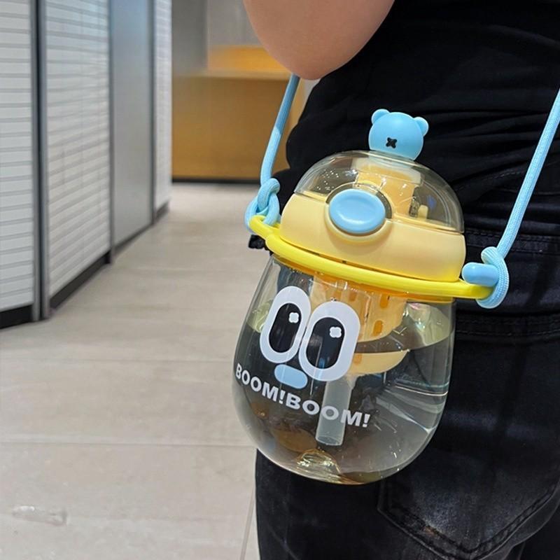 Roztomilý a zábavný dětský plastový kelímek na pití s velkýma očima, kelímek na pití, roztomilý kreslený studentský kelímek na vodu, dětský kelímek se slámkou