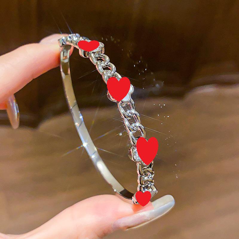 

Gold Plated Zircon Flower Bracelet: Elegant Vintage-Inspired Bangle for Women