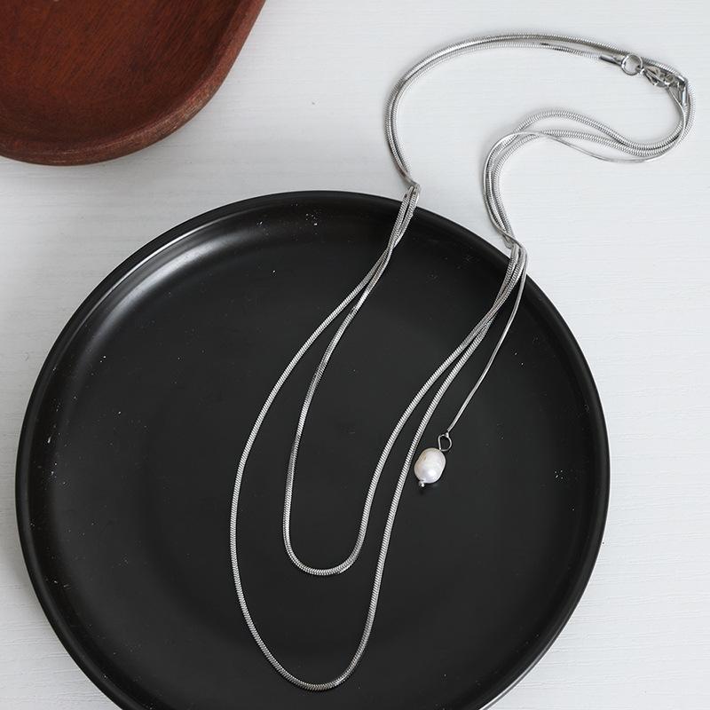 

Цепочка для свитера с двумя жемчужинами в гонконгском стиле из титановой стали и 18-каратного золота, милая девушка, ювелирные изделия, нишевая личность, хип-хоп, панк, ожерелье