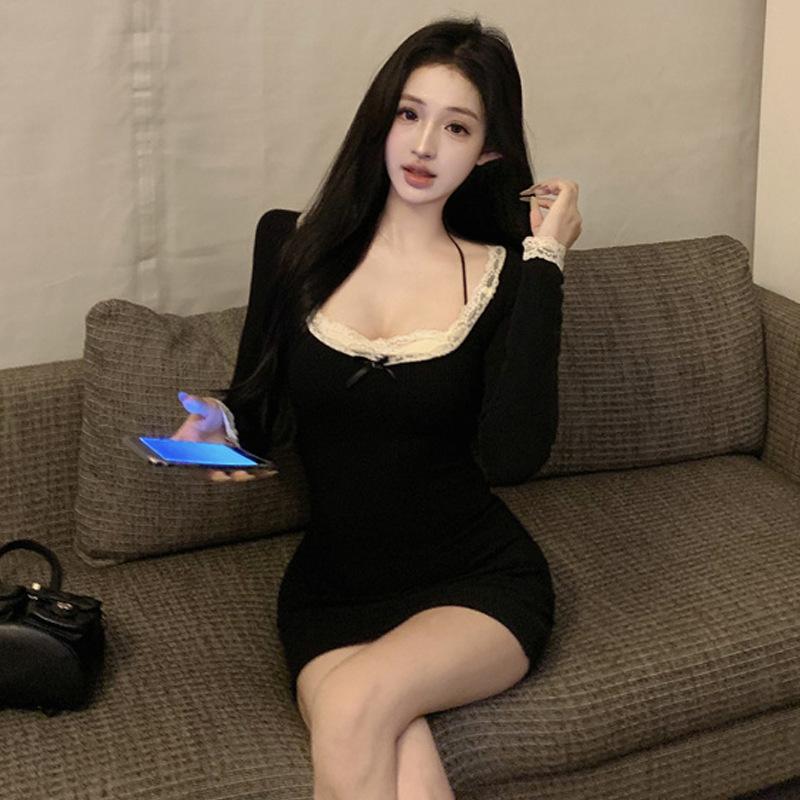 Women's Sweet and Spicy Lace Splicing Long Sleeve Skinny Knitted Dress