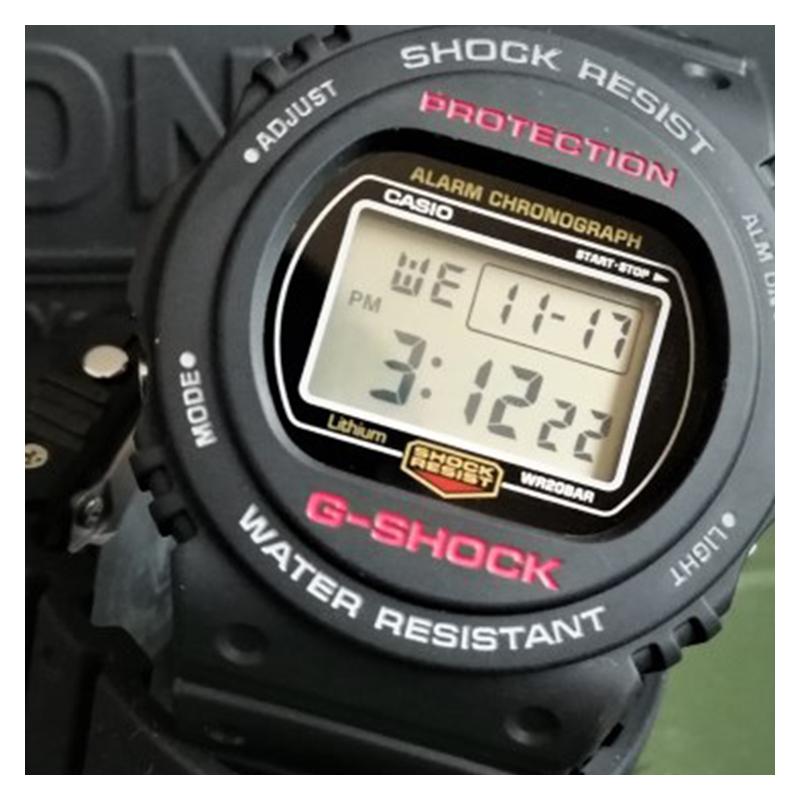 Casio G-SQUAD Series Classic Series Fashion Trendy Retro LCD Display Square Dial Sports Waterproof Quartz Movement Resin Strap Japanese and DW-5750E-1