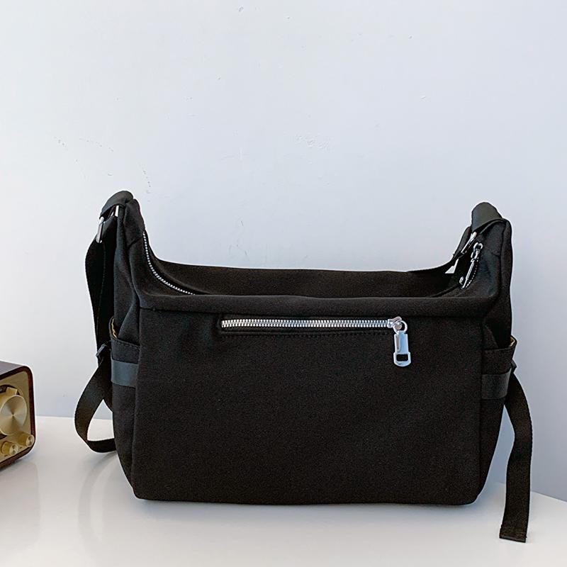 Сумка через плечо с буквенным принтом — фото 9