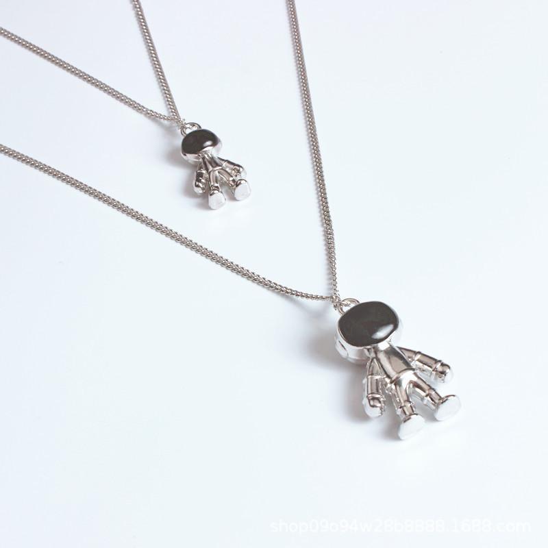 

Robot ins European and American male hip hop personality astronaut moon astronaut robot pendant street necklace