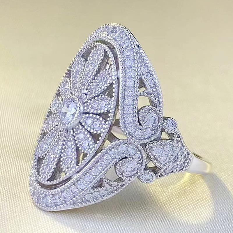 Zhuo Zhifan 2023 S925 Silver Gold-Plated Oval Ring with Diamonds