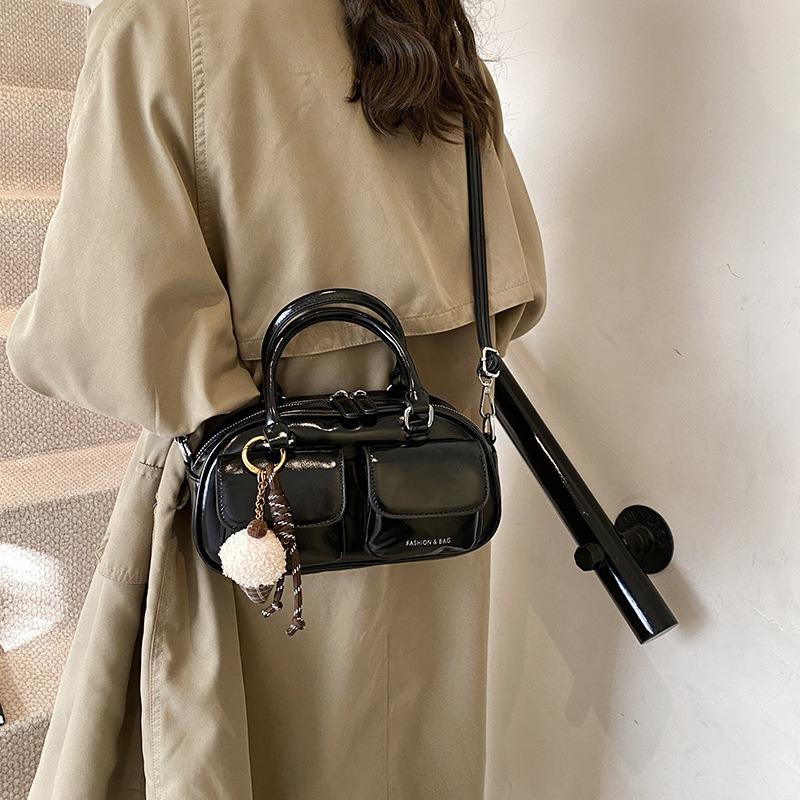 Small Bag Women's Autumn and Winter Retro New Niche Versatile Messenger Bag Premium Pillow Bag