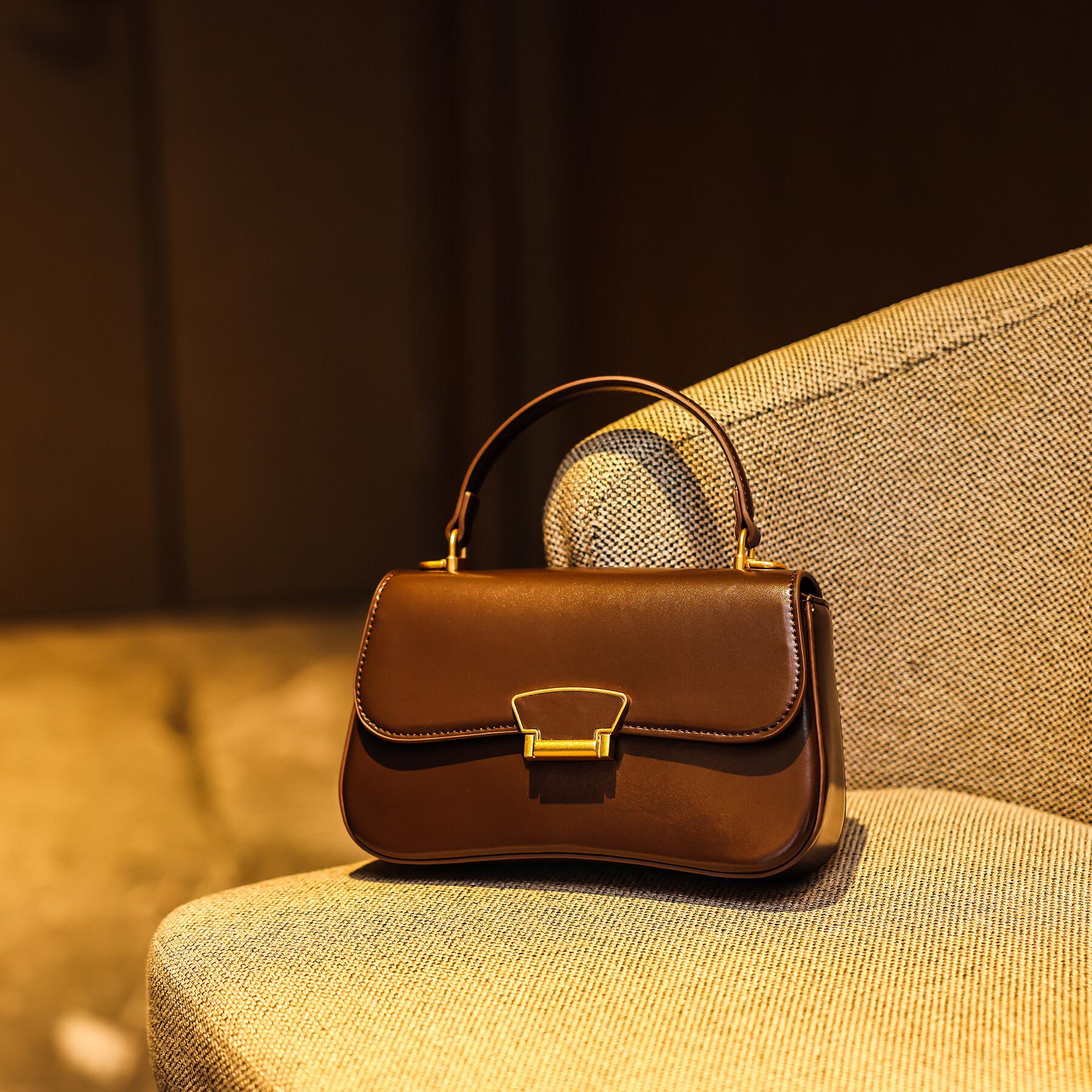 

2024 Winter New Niche Design Handbag, Fashionable Commuting Versatile High-End Single Shoulder Crossbody Small Square Bag