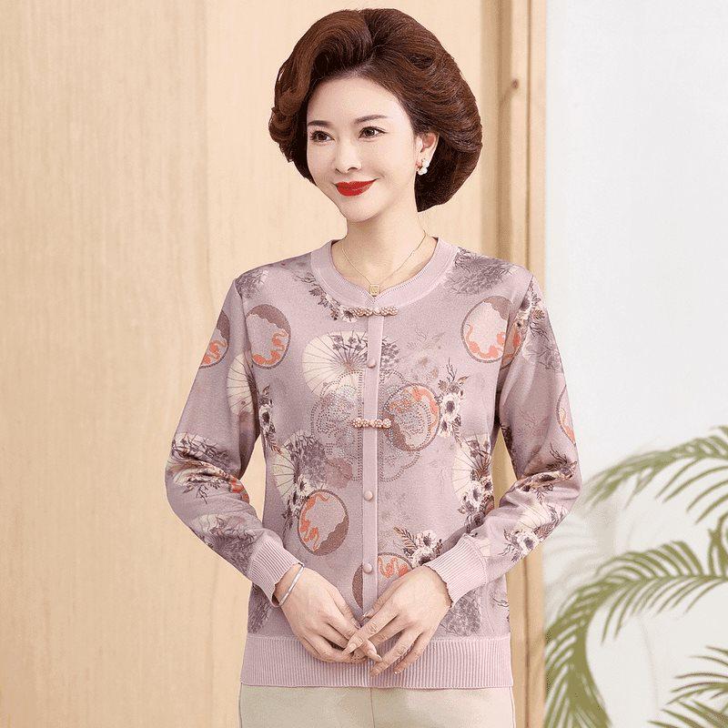 Herbststrickware für Frauen mittleren Alters: Schicker Pullover im neuen Stil