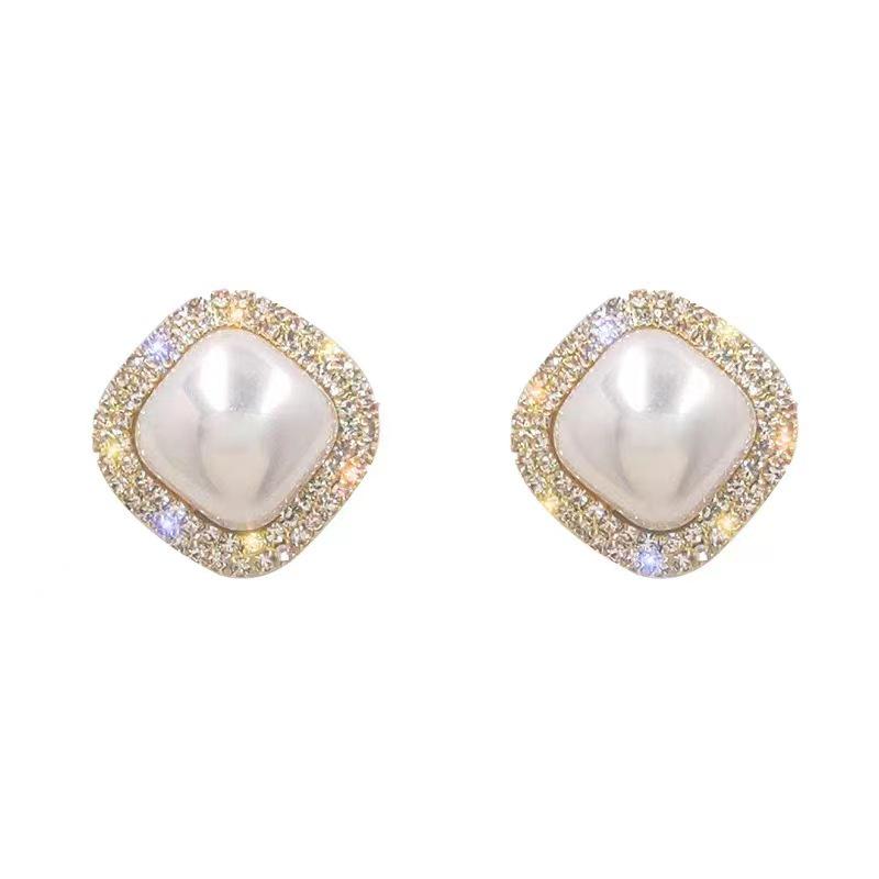 Korean Elegant Pearl Stud Earrings for Women: Versatile, High-Class Style Jewelry