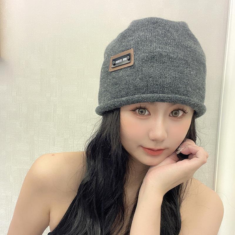 

Осень и Зима Лицо Показывающее Маленькая Завитая Кожаная Этикетка Шапка-бини Японский Повседневный Универсальный Пуловер Холодная Шапка для Мужчин One Size