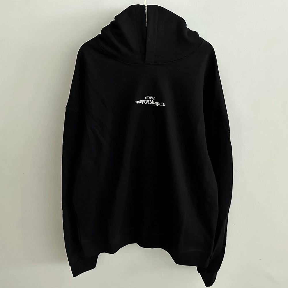 Unisex Margiela Hoodie: Lockere Passform, Umgekehrtes MM6-Logo, Reine Baumwolle, Rundhalsausschnitt, Trendiger Stil