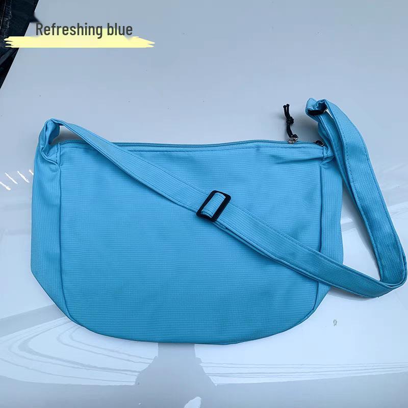 

Минималистичная сумка-пельмень кроссбоди в стиле харадзюку с вафельным узором синий