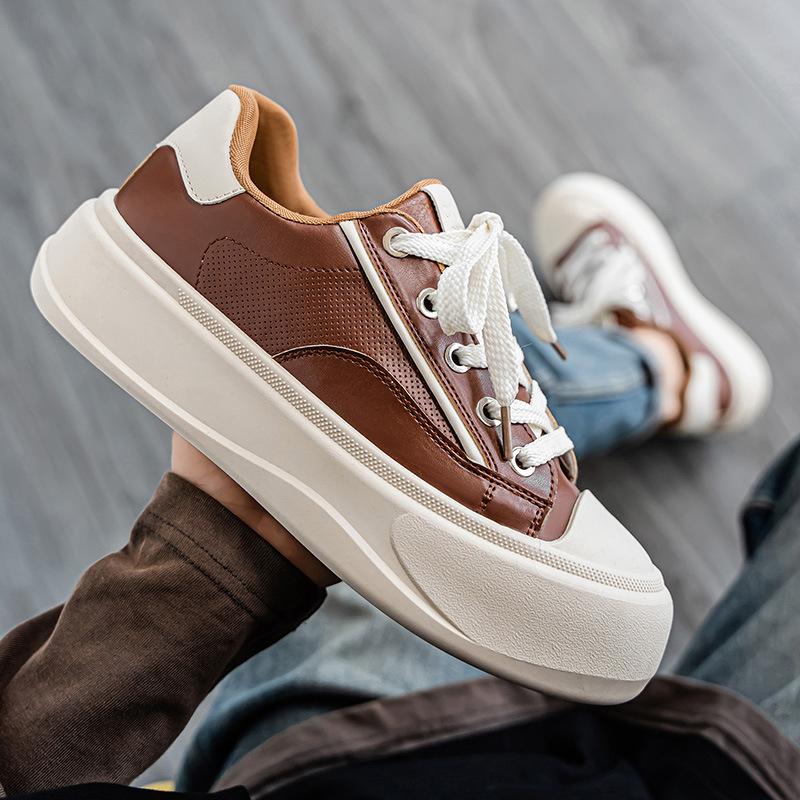 Leichter Luxus Herbst Herren Leder Lochmuster Freizeitschuhe Student vielseitige Plateau kleine weiße Herrenschuhe Live-Sportarten Skateboard-Schuhe