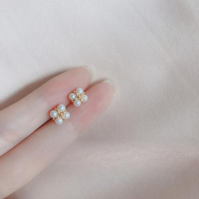 Vintage Four-leaf Clover Stud Earrings Spring and Summer Niche Design Sense Imitation Pearl Earrings Women's Earrings