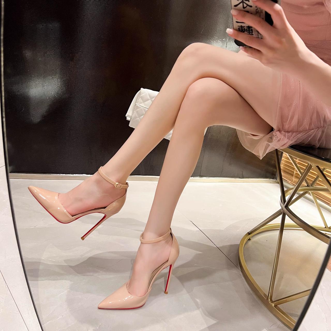 

Сексуальный имперский сестринский стиль европейский и американский новый мелкий вырез острый носок высокий каблук тонкий каблук пряжка одинарная обувь модная нишевая женская обувь 39