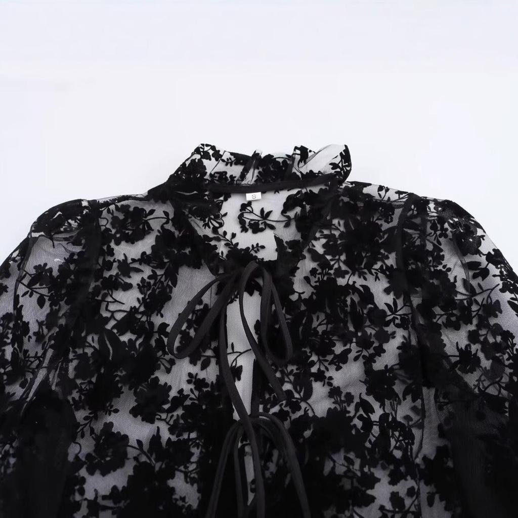 Haut floqué transparent à lacets style européen et américain pour femme, hiver 2024