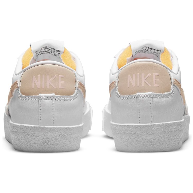 Nike Dámské tenisky Blazer Low 77 Bílá Bledě korálová Černá Ratanová DC4769-106