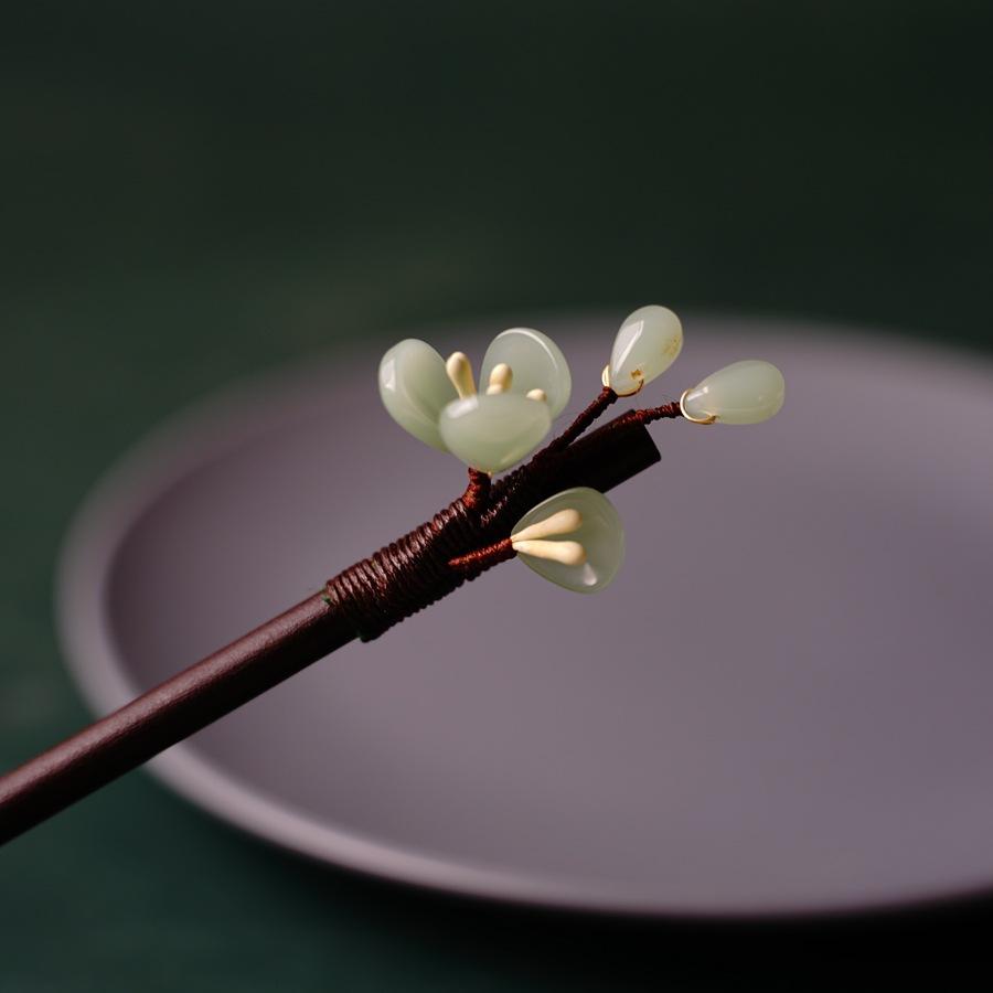 Ancient Style Magnolia Hairpin Artificial Transparent Glass Flower Tassel Hair Stick Wooden Simple Updo Hairpin New Year Gifts