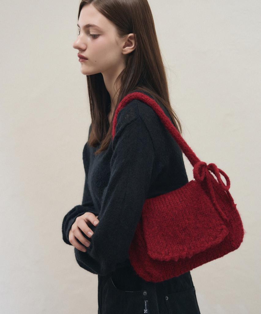 Leathery Ribbon Angora Knit Shoulder Bag [Black]