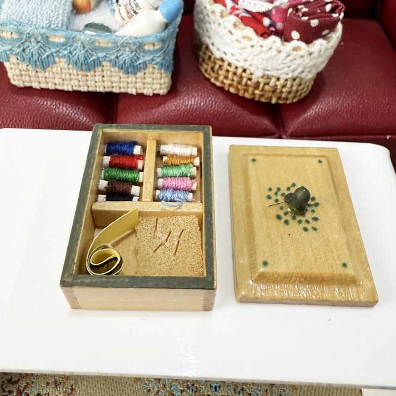 1:12 Dollhouse Miniature Vintage Sewing Box With Cover Furniture Home Model Decor Toy Doll House Accessories