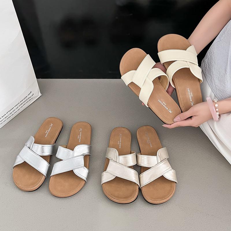 Retro style casual flat beach non-slip sandals women wear new cross-strapped slippers in summer