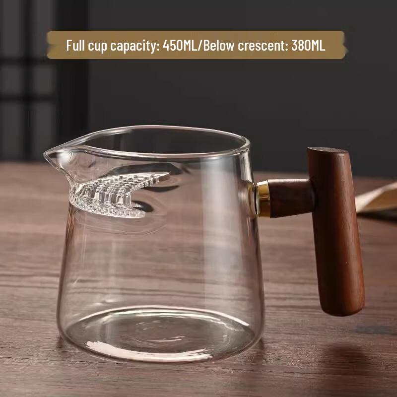 Skleněný džbánek spravedlnosti s dřevěnou rukojetí a víčkem