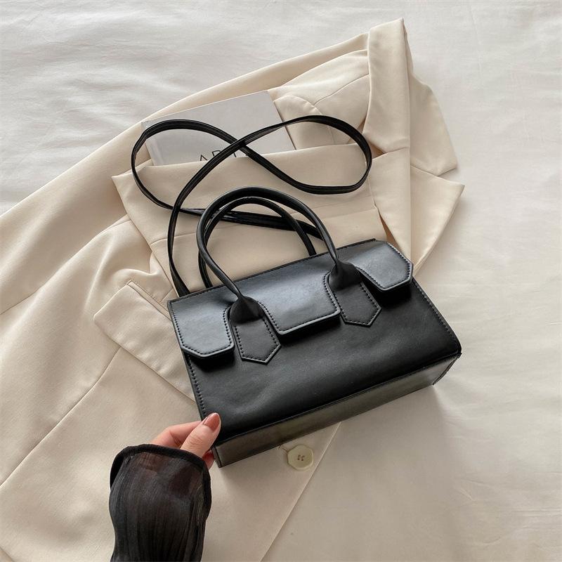 Simple and fashionable single shoulder small square bag women's 2025 autumn new trendy and beautiful niche design popular messenger bag