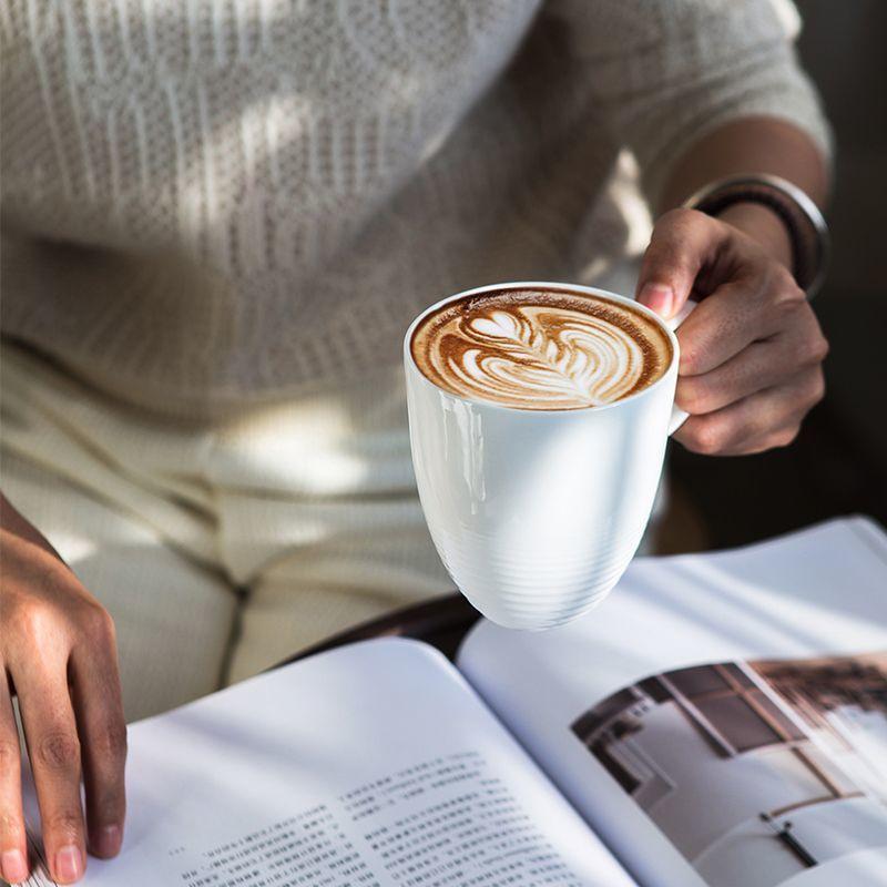 Bone china coffee cup and saucer set, high-end exquisite English-Italian latte latte flower cup, pure white markup cup.