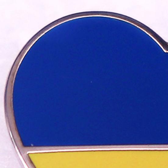 Flag of Ukraine Heart Badge Metal Button Badge Heart Shape Brooch Lapel Pins Clothing Accessories for Jacket Hat Bag