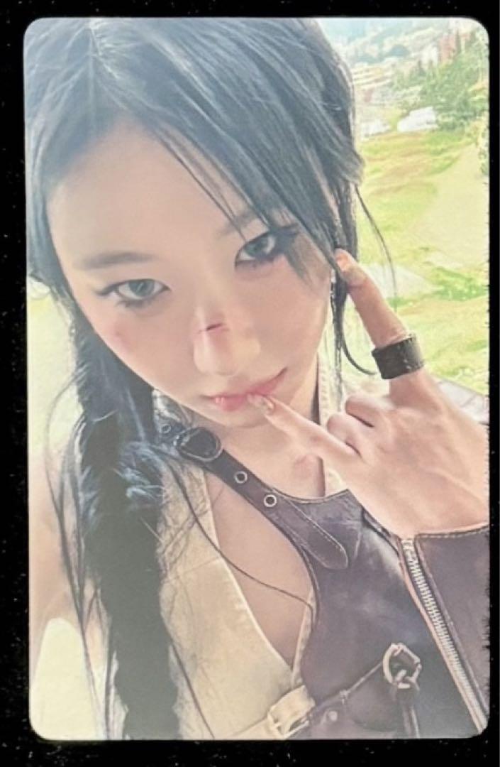 

[USED] ITZY Chaeryeong GWGB Chinese Jingdong 1.0 Bonus Trading Card