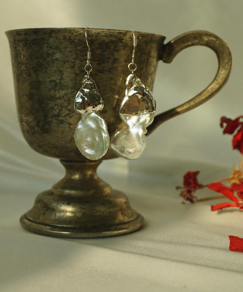 Bizarre Jewelry Pearl Earrings _S