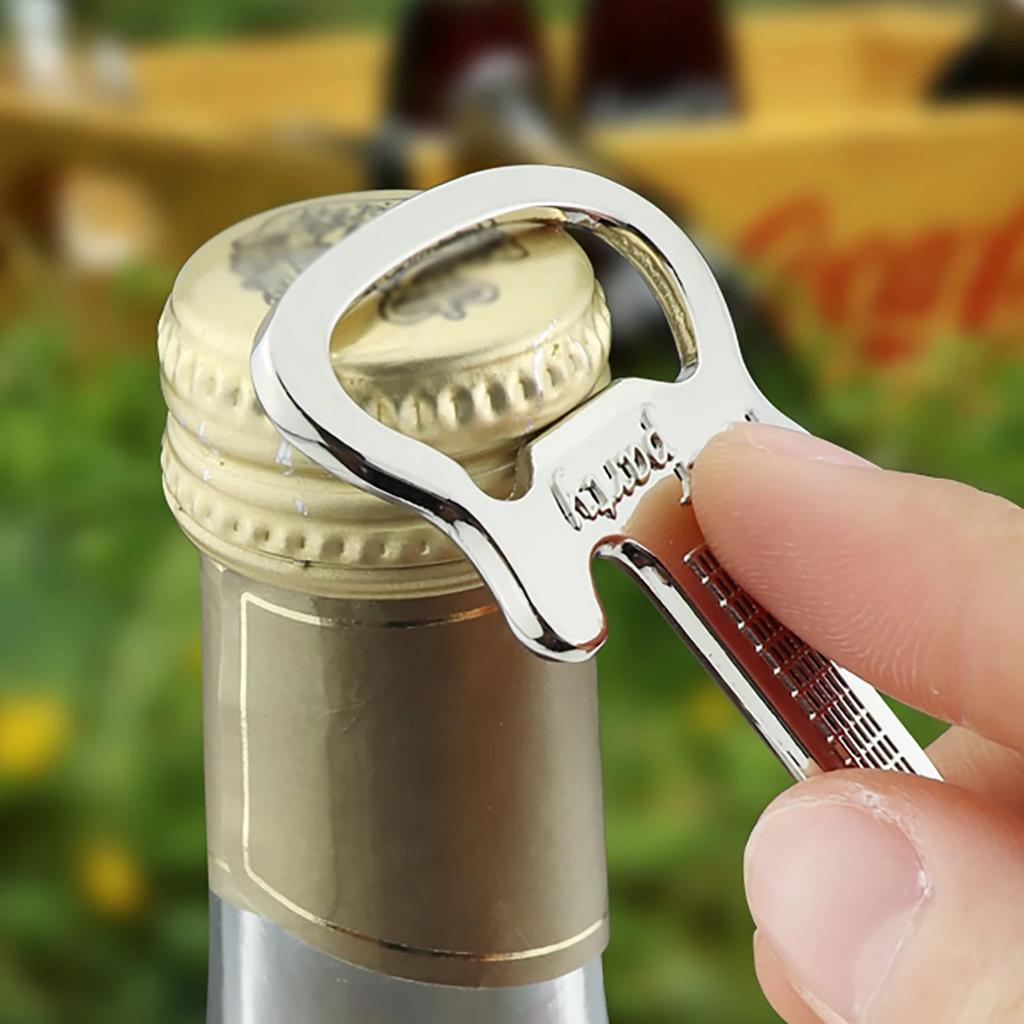 1 st-Gitarinspirerad Nyckelring Flasköppnare – Stilfullt Multifunktionsverktyg Nyckelring, Hållbar, Perfekt Casual Gåva för Musikentusiaster