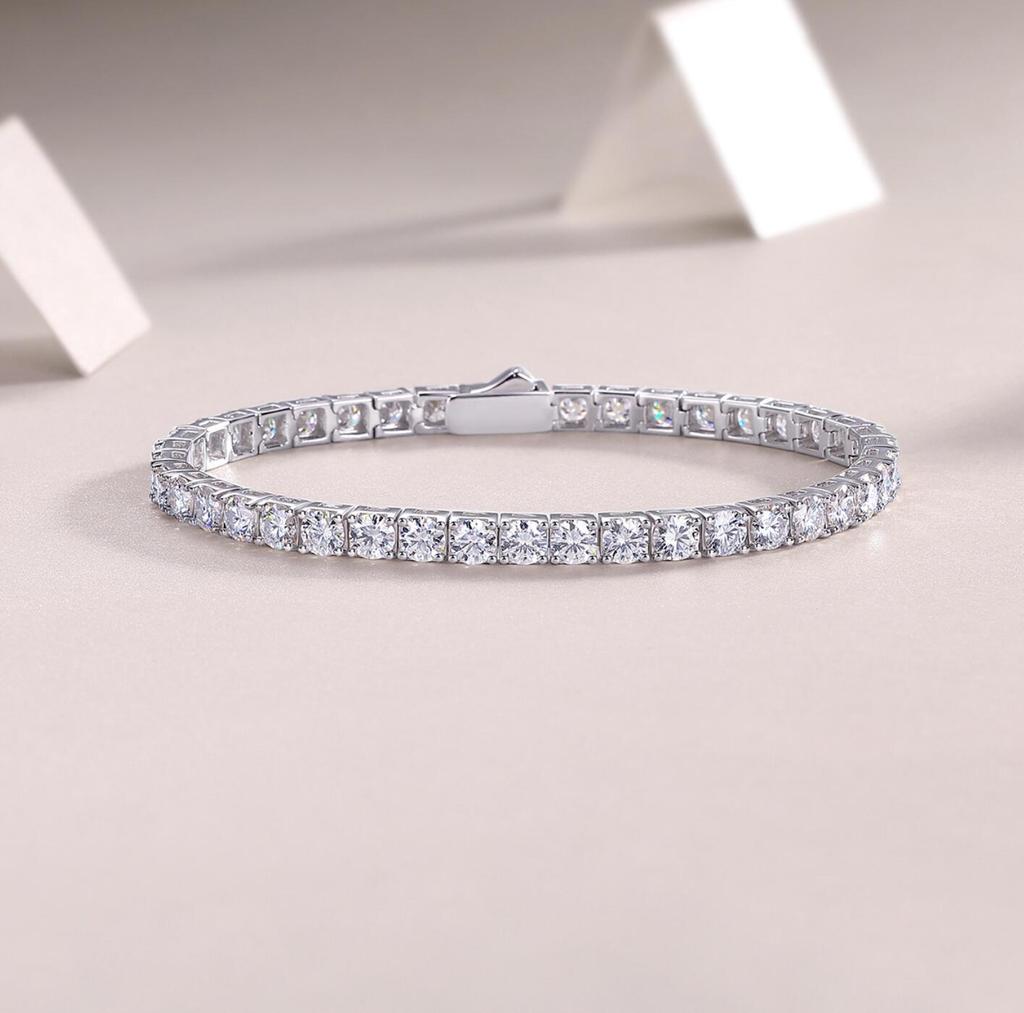 Sweetrain Moissanite Tennis Bracelet for Women 18K White Gold Plated S925 Silver Lab Grown Diamond Bracelet with GRA