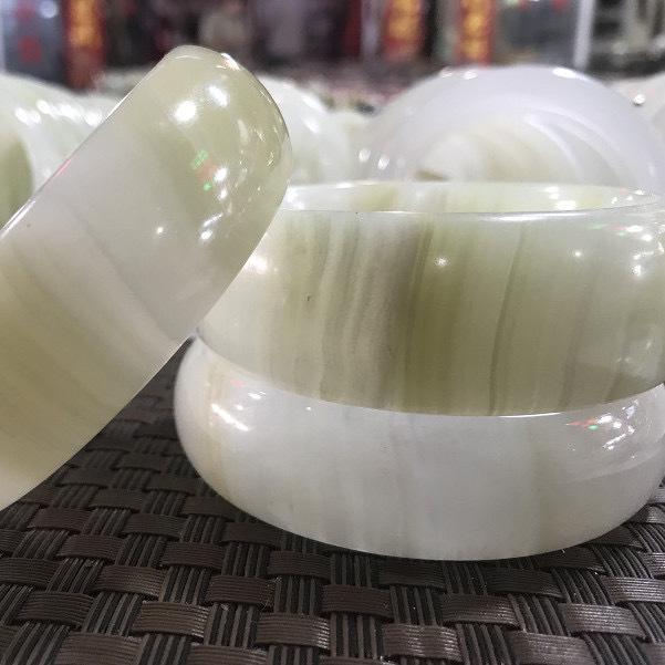 Afghanistan Jade Bangle for Women with Silk Wrap, Vertical Grain Design