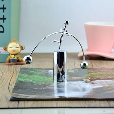 Tek Bacaklı Demir Adam Denge Sarkaçı Herkül Halter Masaüstü Dekorasyonu