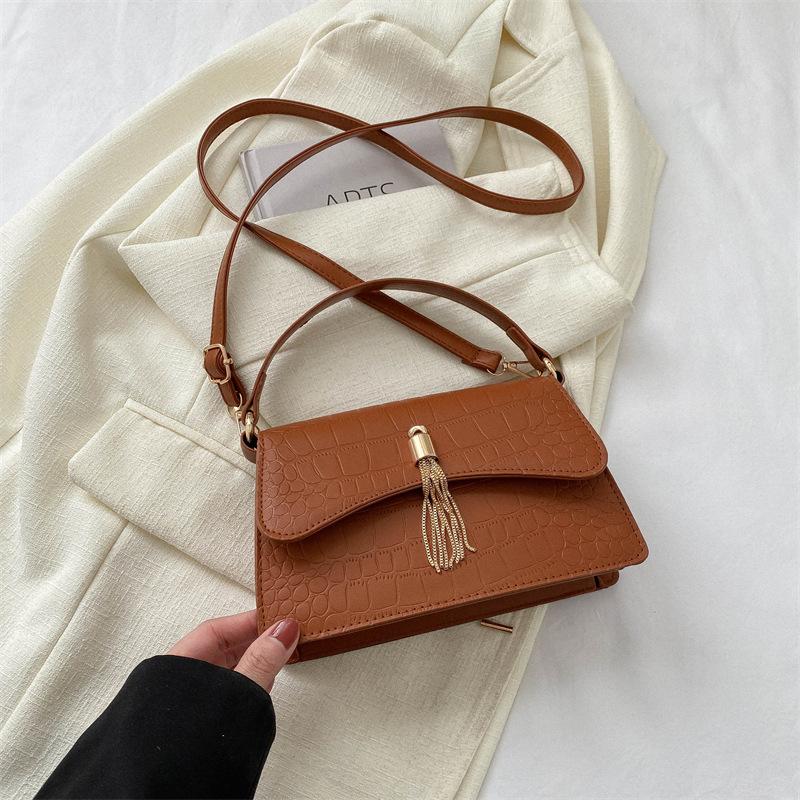 

Tassel texture commuter small bag women s handbag 2025 spring and summer new women s shoulder messenger bag small square bag коричневий