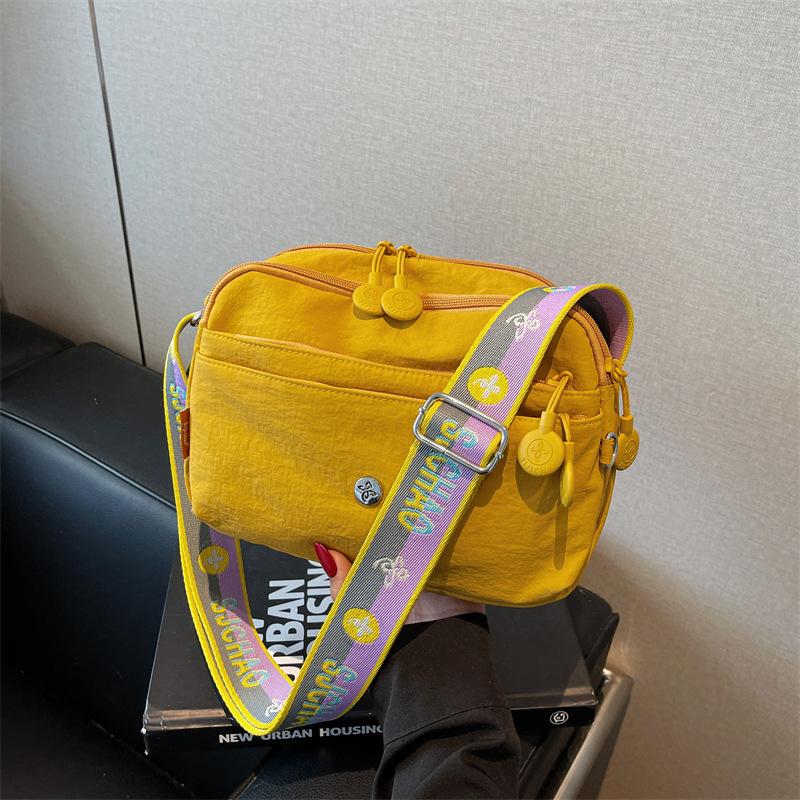 Lightweight small cloth bag women's summer new fashion versatile leisure bag commuting out shoulder messenger bag