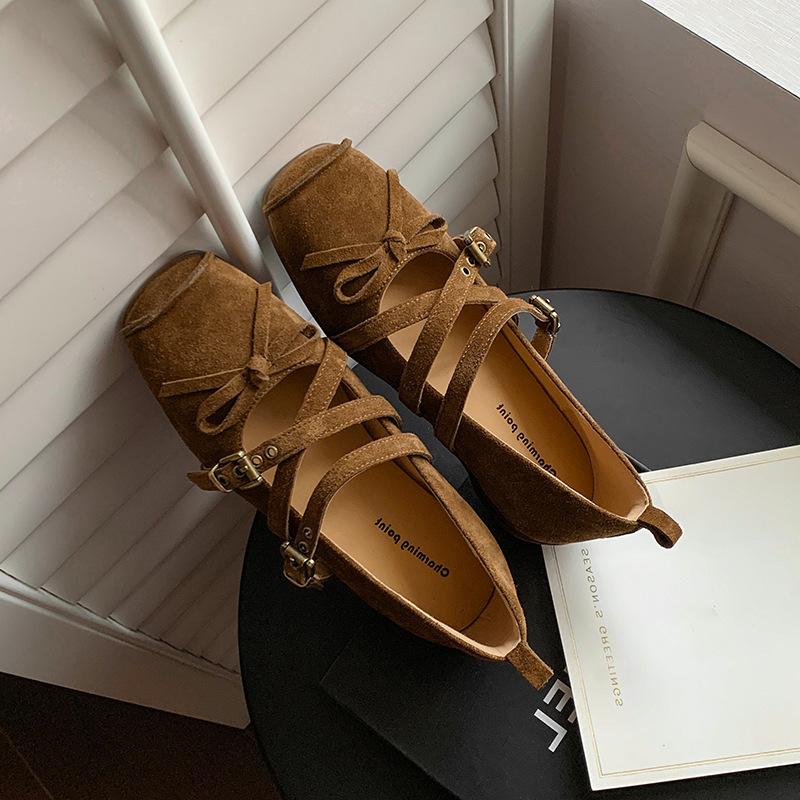 

Sweet and cool style bow belt buckle cow anti-velvet surface Mary Jane 2025 thick low heel square head leather shoes 42 large size 42 темно-коричневого