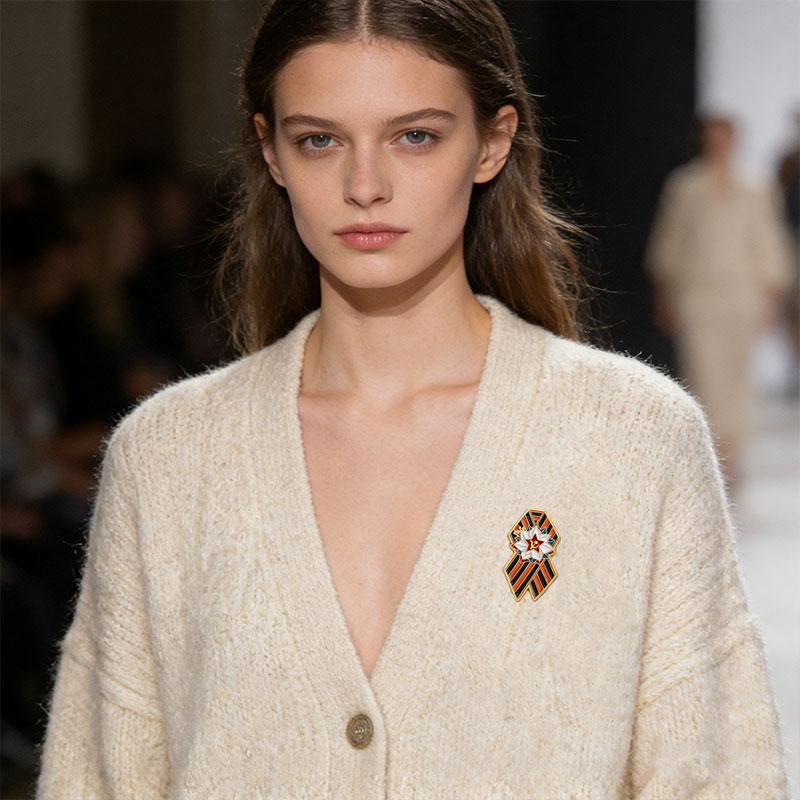 1Pc Zinc Alloy Versatile Backpack Pin Retro Metal Brooch Russian Cloth Decoration Brooch Russian-style