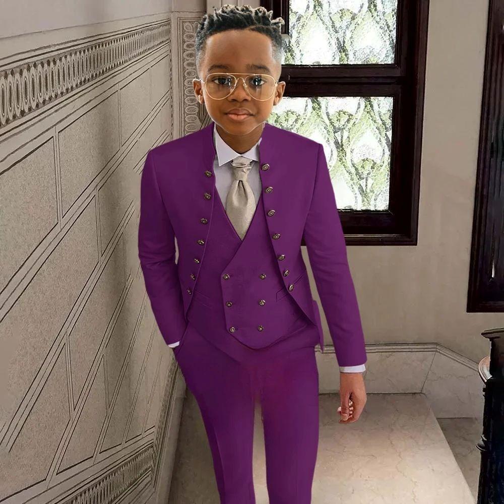 

Модные детские костюмы-тройки со стойкой воротником: пиджак, жилет, брюки. Наряд для выступлений. Удобный мальчиковый смокинг. Одежда для гостя на свадьбу. 160