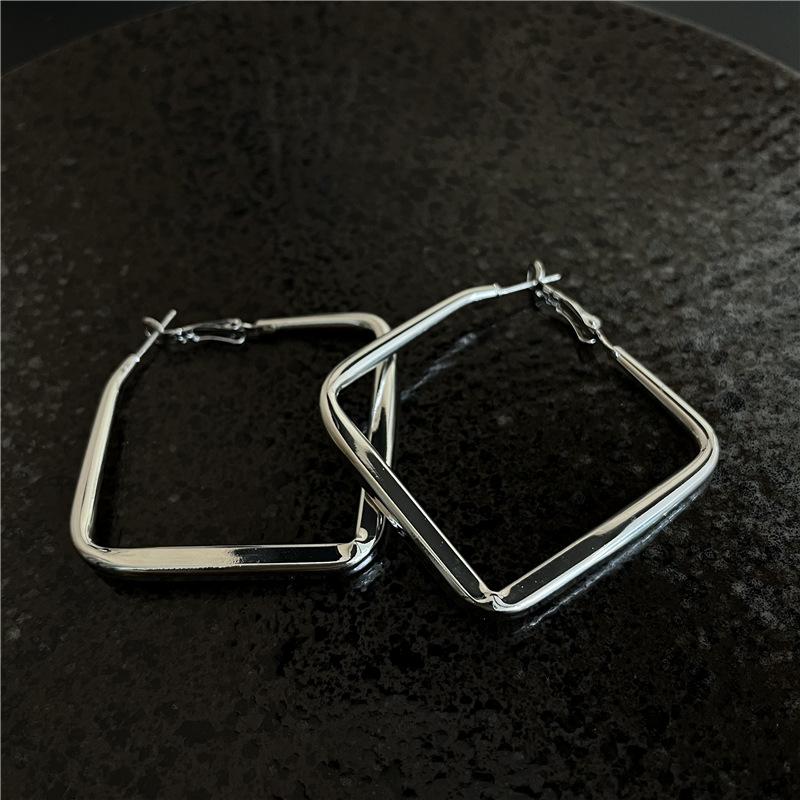 

Metal Earrings Female Box Hoop Earrings Geometric Shape Trim Face Shape Slim Earrings срібний