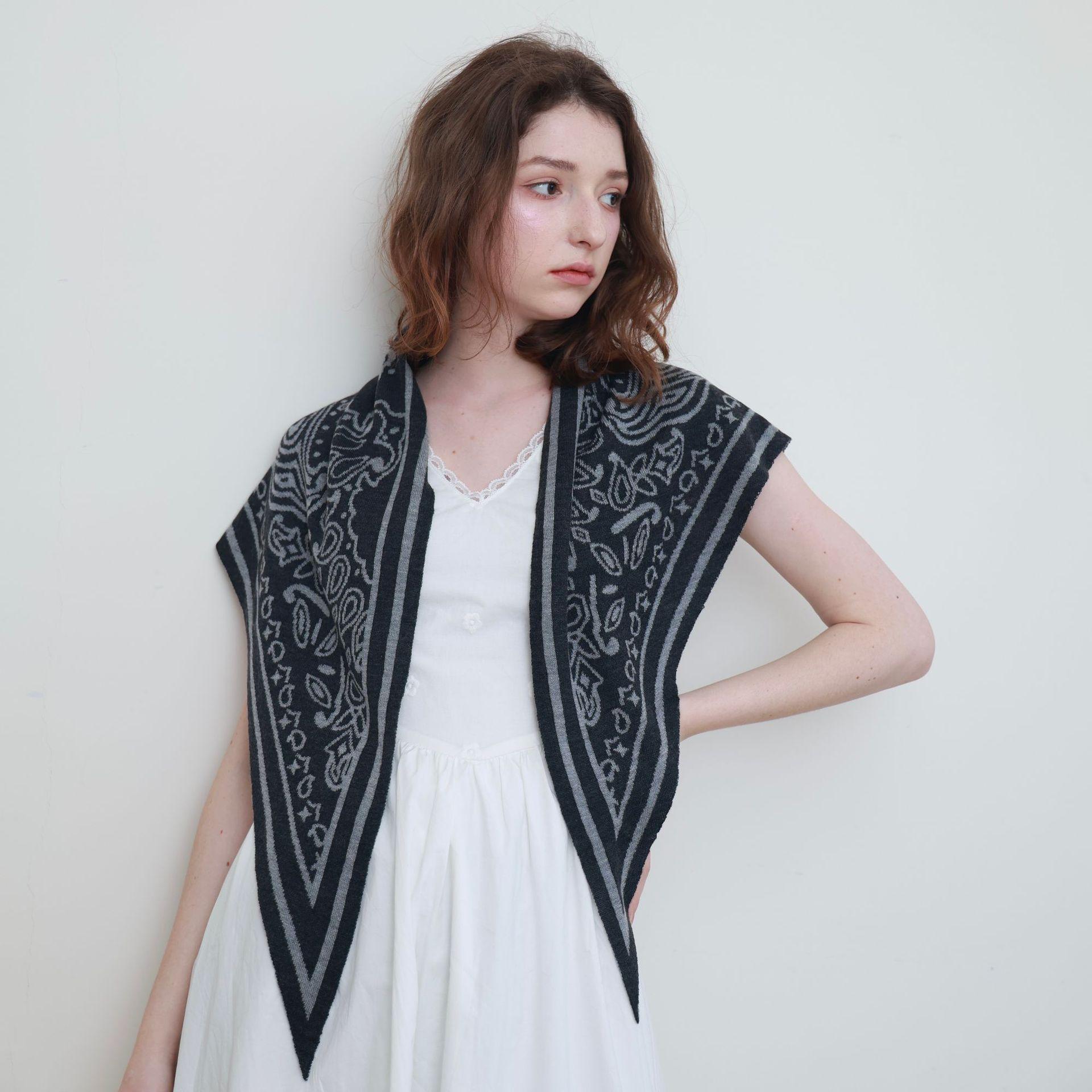 Cashew flower retro cashmere blended triangle scarf femininity versatile warm scarf shawl 135-175CM чёрный