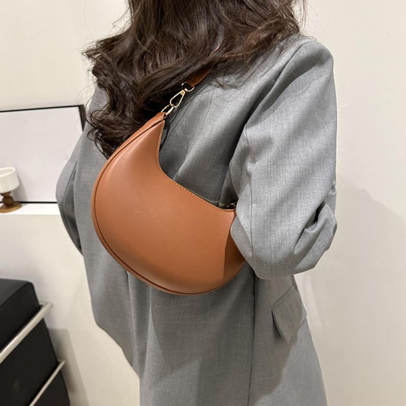 New Fashionable High-end Moon-shaped Baseball Bag Showing Luxury Women's Single Shoulder Bag Underarm Hobo Bag