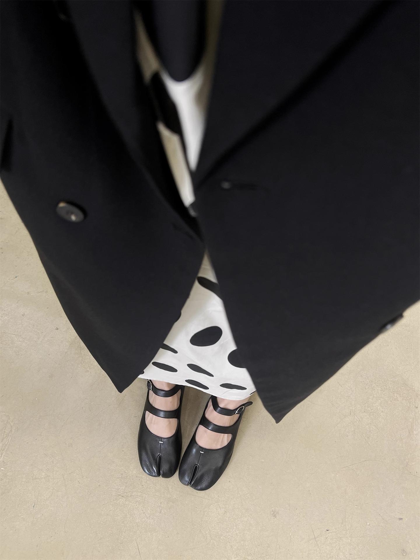 

Версия из коровьей кожи~ 2025 новые туфли Мэри Джейн с раздвоенным носком серебристые одинарные женские туфли облачные балетки на плоской подошве туфли бабушки 35