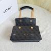 Guess Home Nová Módní Čtvercová Taška Crossbody/Přes Rameno s Řetízkem a Klopou s Potiskem G