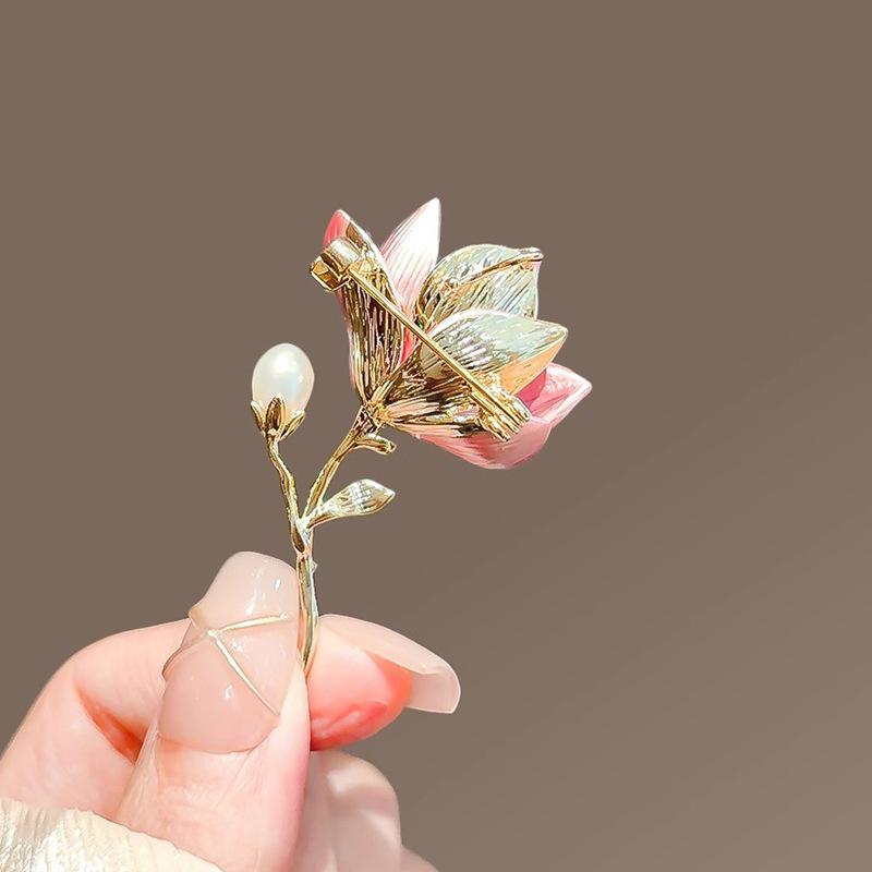 Broches de Flor de Magnólia Alba Exquisitos Para Mulheres Meninas Banquete Escritório Casamentos Pins Versátil Corsage Acessórios de Vestuário Presente