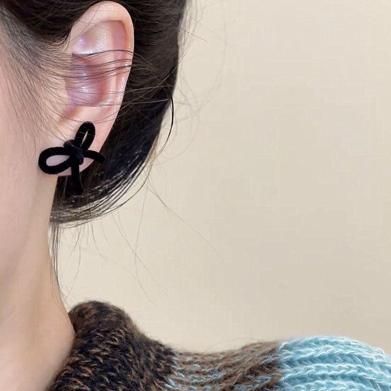 Retro Flocked Black Bow Stud Earrings - Sweet and Versatile with a Simple, Elegant Design