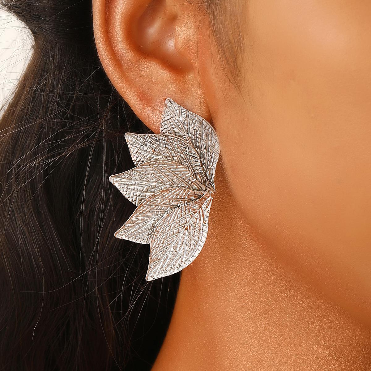 Exaggerated Gold Color Leaf Texture Fan Earrings For Women Metal Earing Jewelry 2026 Trending New Women s Earrings Accessories