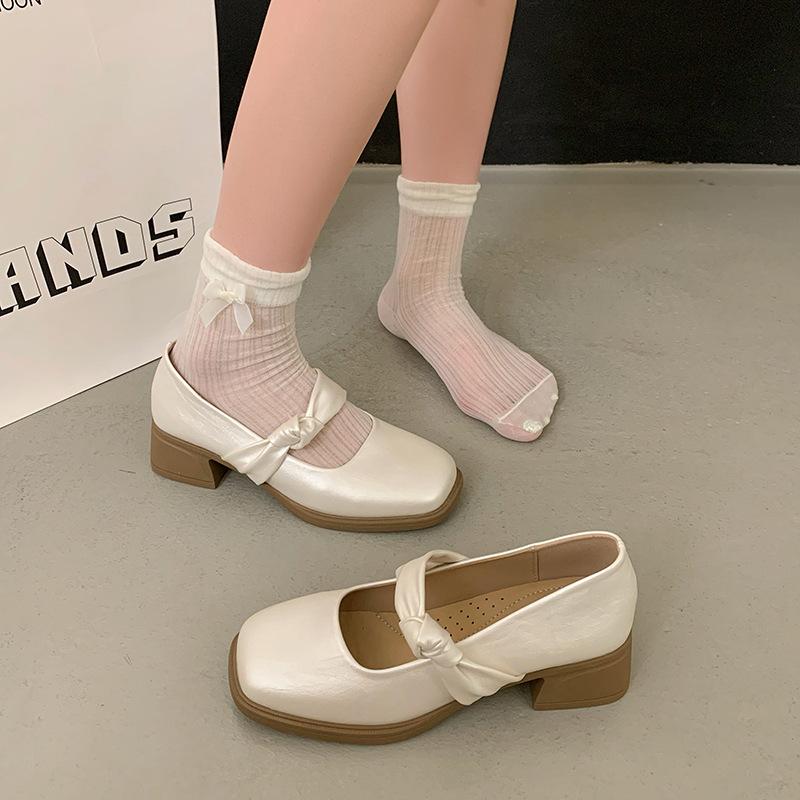 Coarse heel Mary Jane shoes women's new summer beautiful gentle single shoes with skirt temperament small leather shoes